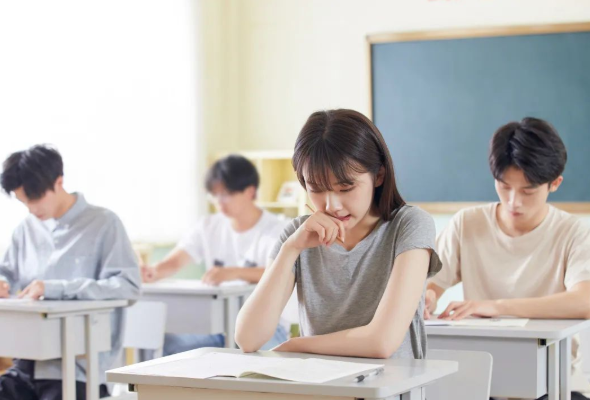 成人高考本科和自考本科哪個(gè)更好？有什么區(qū)別？